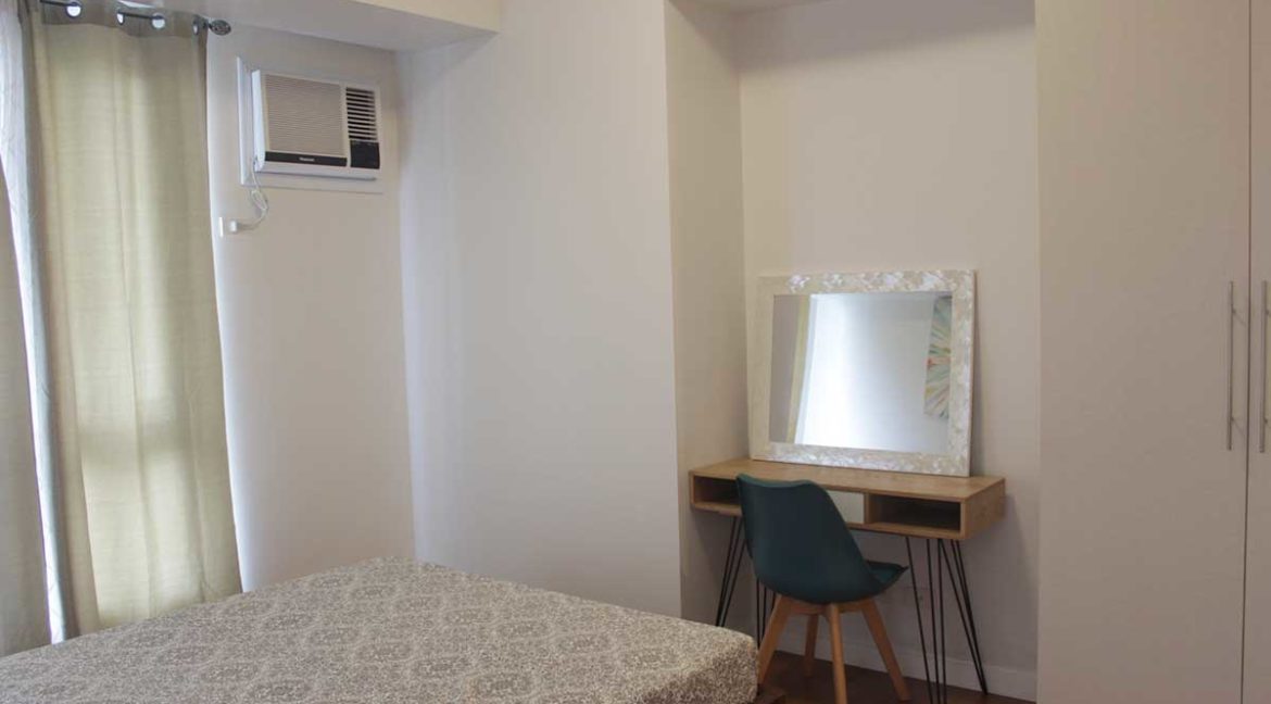mp-1br-balcony-bedroom