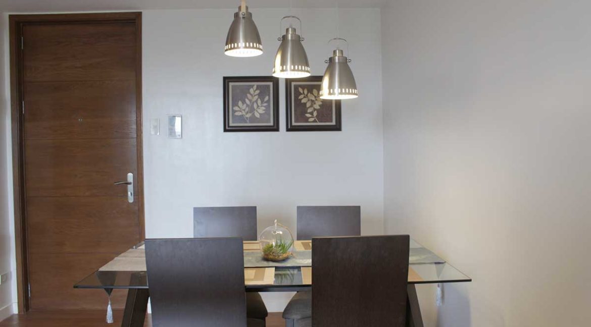 mp-1br-balcony-dining
