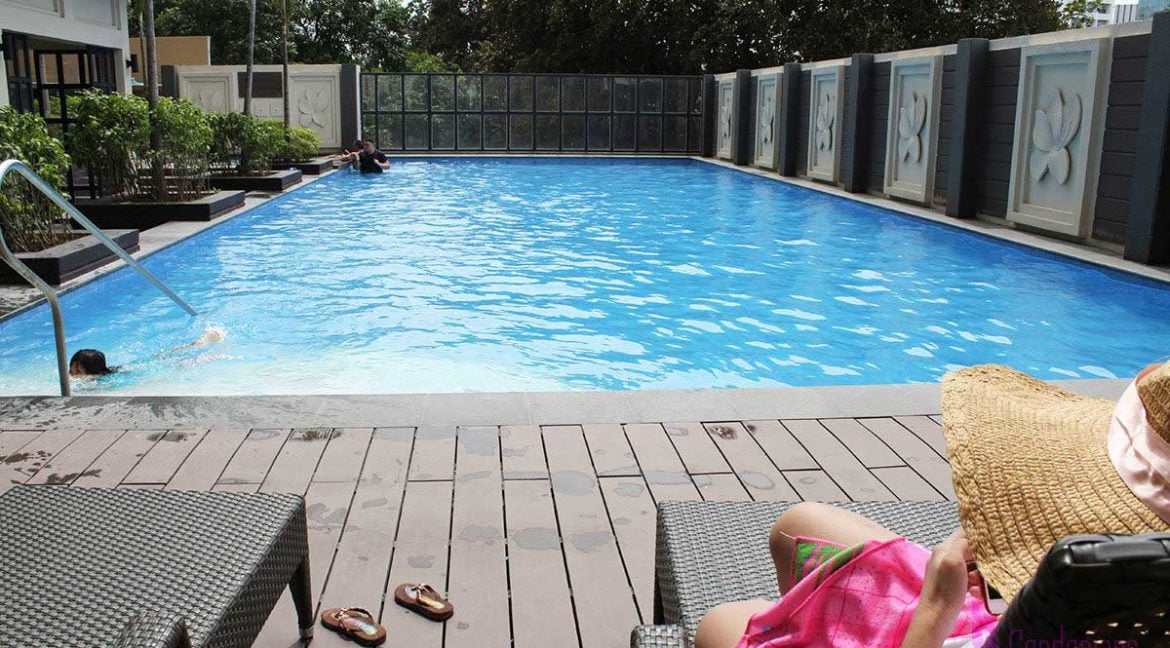 Azalea_swimmingpool_condonians-1200x800