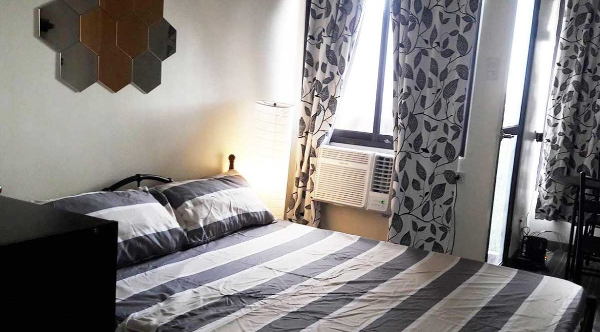 MGF-Stu-stripegraybed-bed2-1200x800