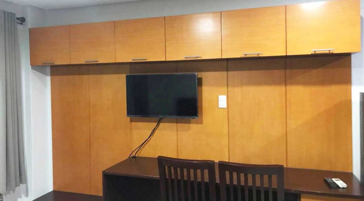 baseline-stu-mb429-dining-1200x800