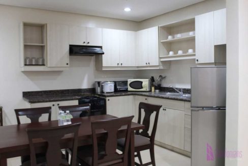 condotel-cebu-2br-apas-kitchen-1200x800