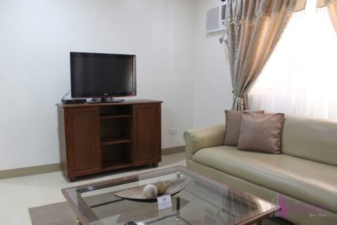 condotel-cebu-2br-apas-living4-1200x800