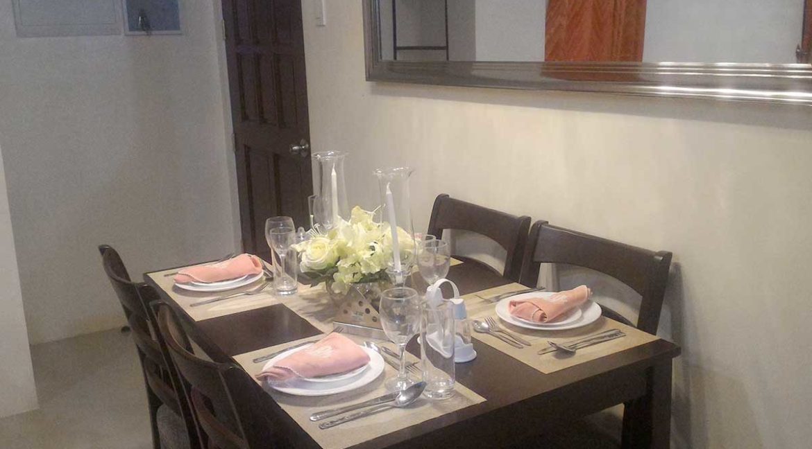 courtyard-2br-1-dining-1200x800