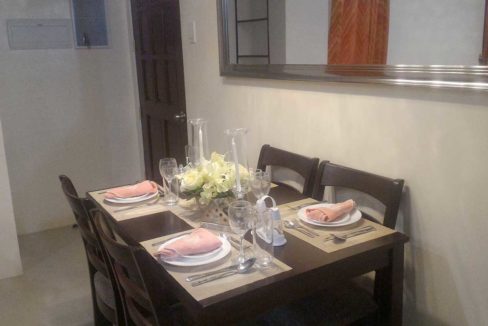 courtyard-2br-1-dining-1200x800