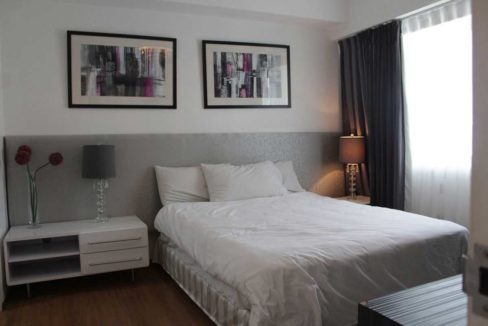 grand-cenia-1br-bedroom-leftside-1200x800
