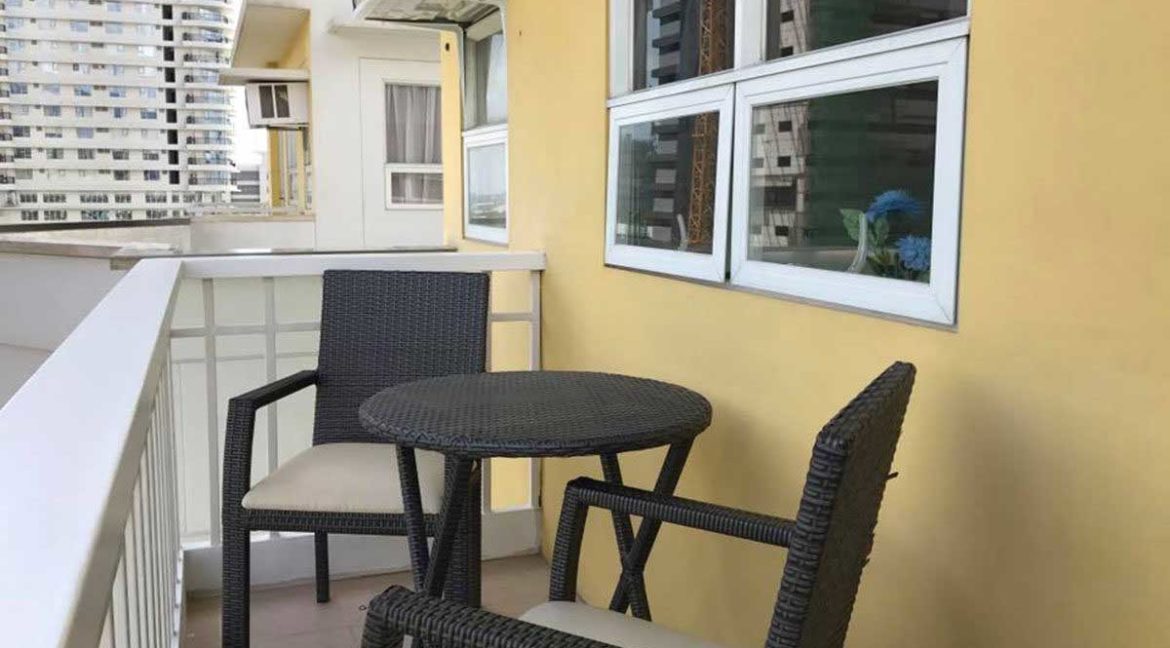 laguardiaflat2-1br-penthouse-balcony-1200x800