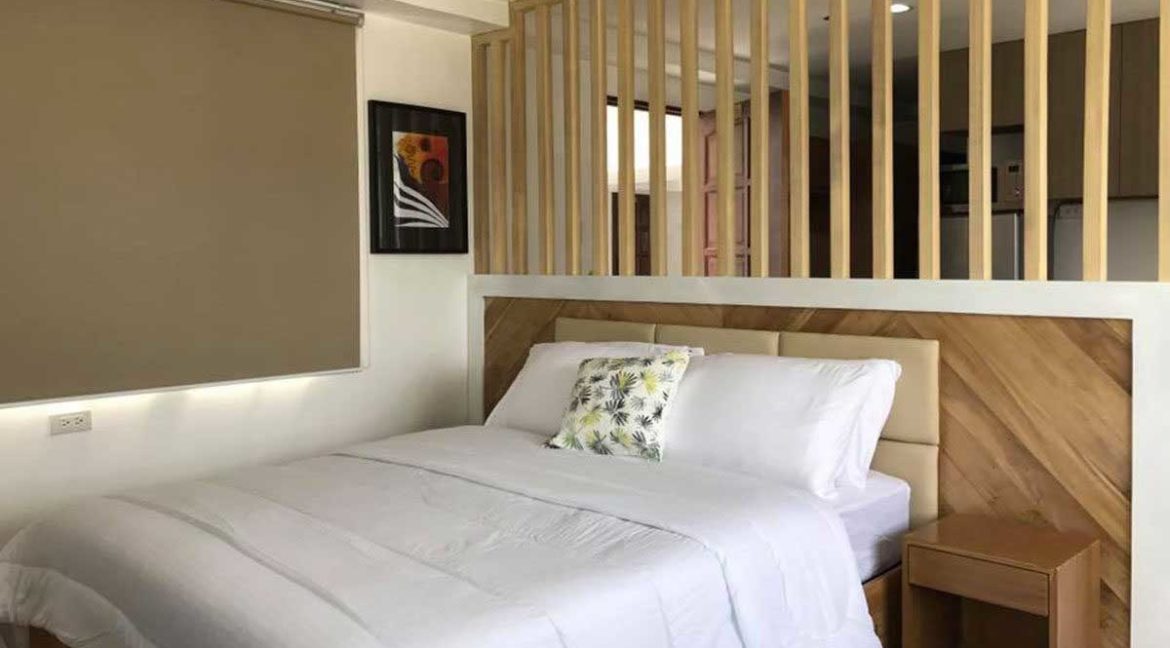 laguardiaflat2-1br-penthouse-bed-1200x800