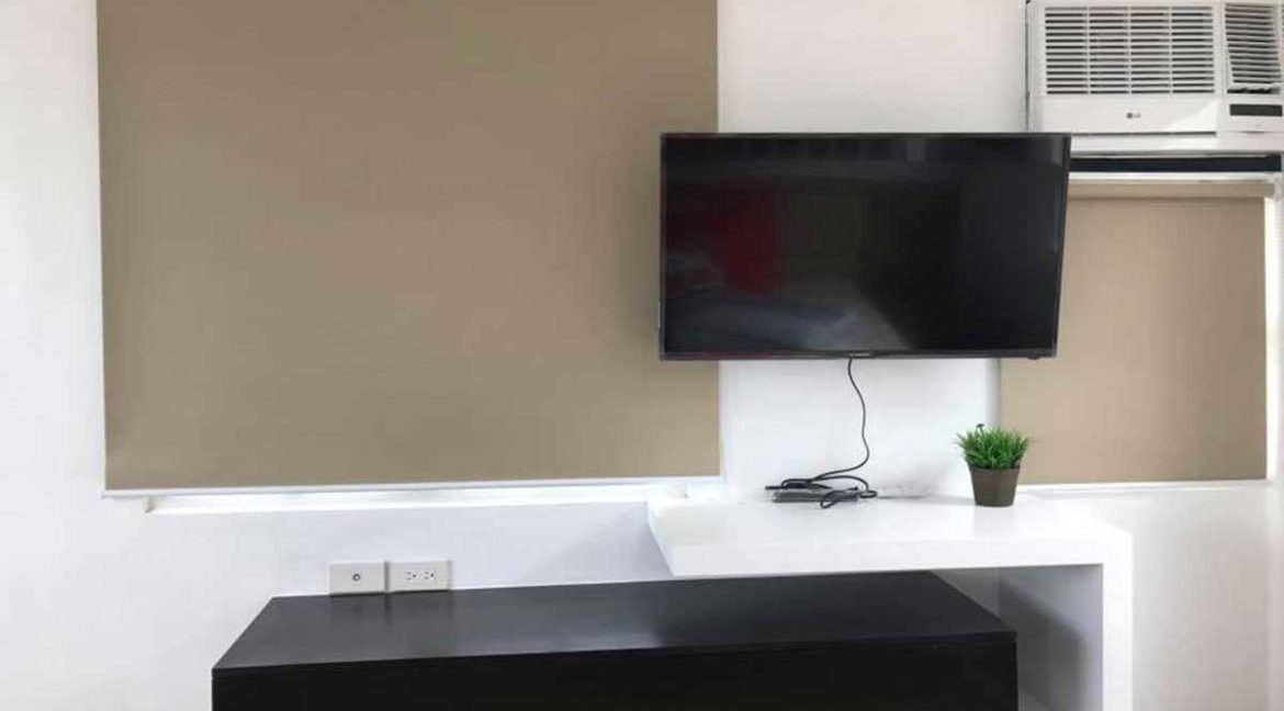 laguardiaflat2-1br-penthouse-tvstand-1200x800