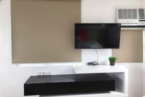 laguardiaflat2-1br-penthouse-tvstand-1200x800