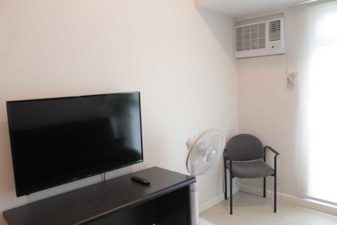 solinea-1br-9th-living-1200x800
