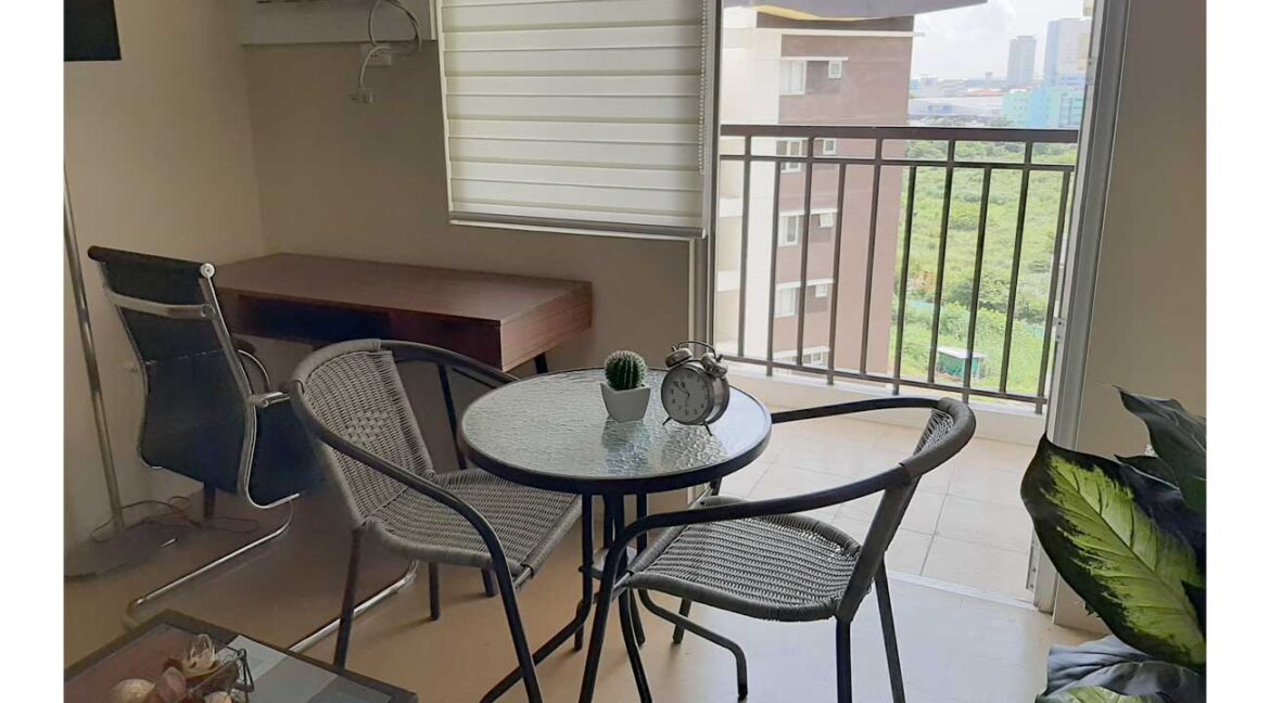 avida-atria-rent-1br-7-table