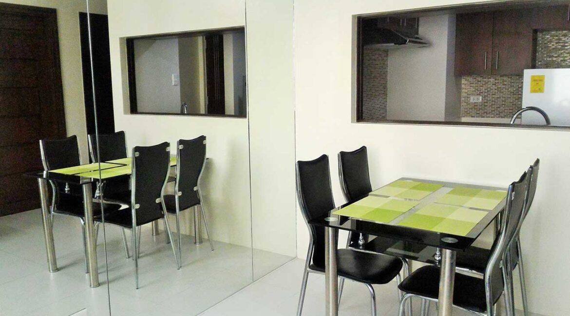 1-bedroom-padgett-8th-dining2