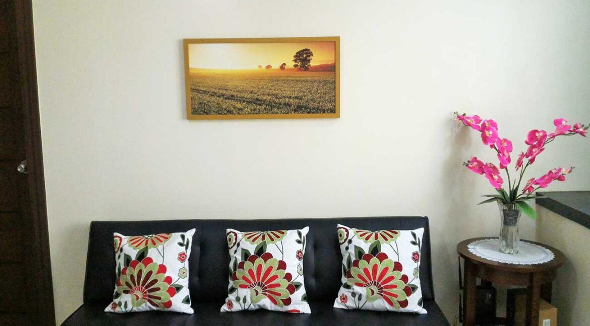 1-bedroom-padgett-8th-living2