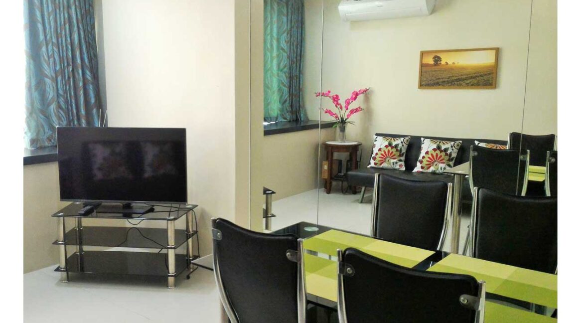1-bedroom-padgett-8th-living3