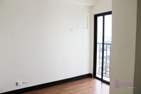 1BR_Grandresidences_br_facingwindow
