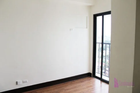 1BR_Grandresidences_br_facingwindow
