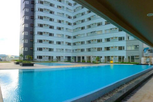 avida-towers-davao-swimming-pool