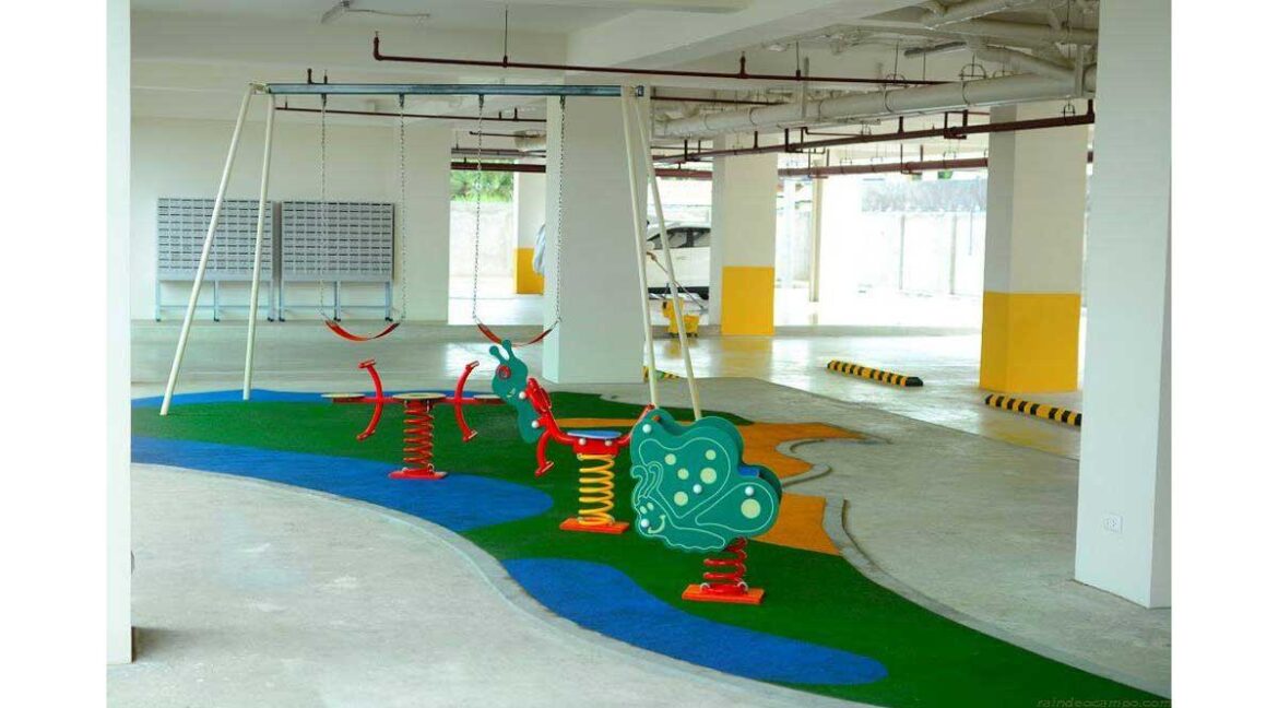amaia-leni-rent-playground