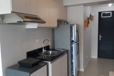 solinea-2br-rent-high-kitchen