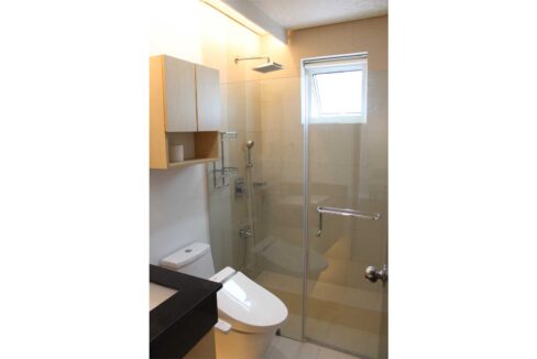 1-Vid-rent-1BR-Solinea-Balcony-10-bath1