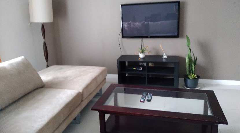 80-rent-2br-marcopolo-3-living2