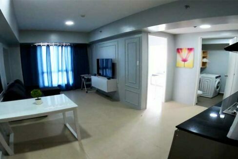 106-rent-1br-avidariala-itpark-5-living1