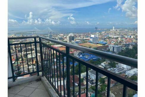 28-rent-s-ramostower-osmena-03-balcony1