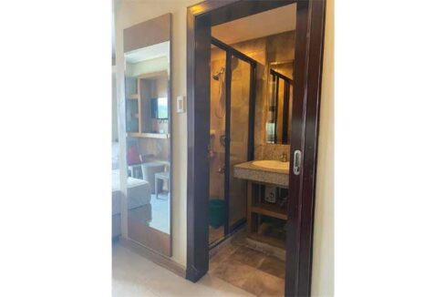 28-rent-s-ramostower-osmena-05-bath1