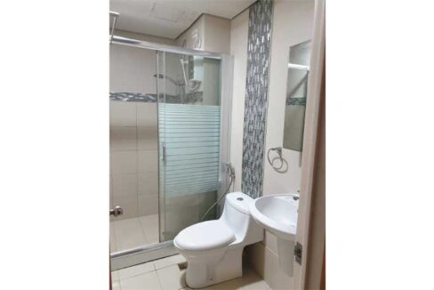 98-rent-1br-avida-tower-8-bath1