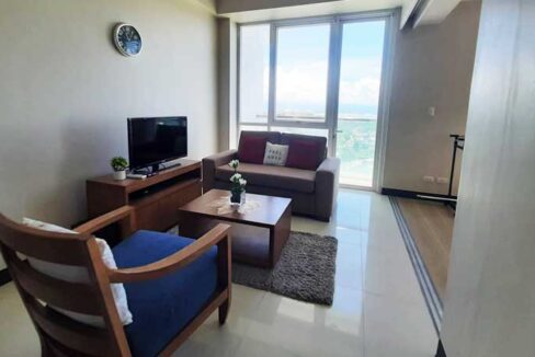 26-rent-s-9-Boulevard-Mactan-4-living1