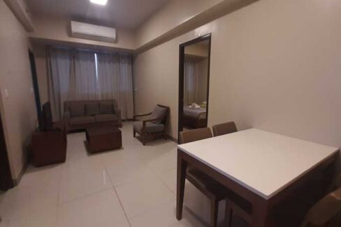 mactan-rent-27-onemanchester-1br-2-living2