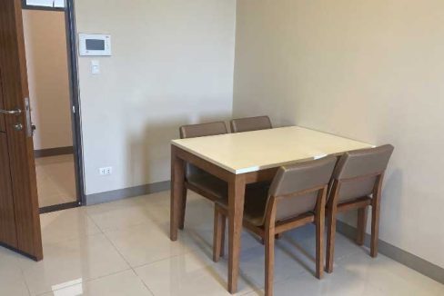 mactan-rent-34-onemanchester-1br-4-dining1