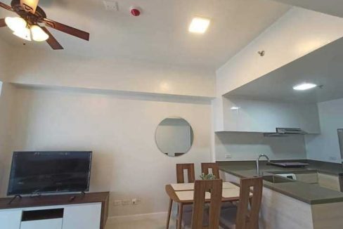 Mandaue-Rent-20-Mandani-Bay-1BR-3-dining1