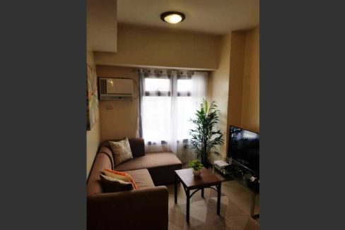 lahug-rent-93-azaleaplace-1br-2-living1