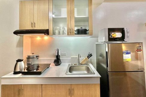 lahug-rent-101-the-median-s-3-kitchen1