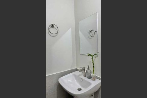 lahug-rent-101-the-median-s-4-bath2
