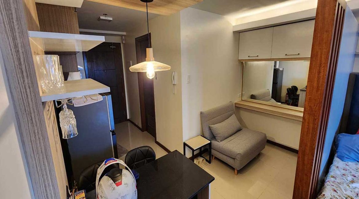 nra-rent-8-gallerie-residences-s-1-living1