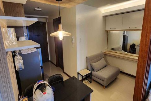 nra-rent-8-gallerie-residences-s-1-living1