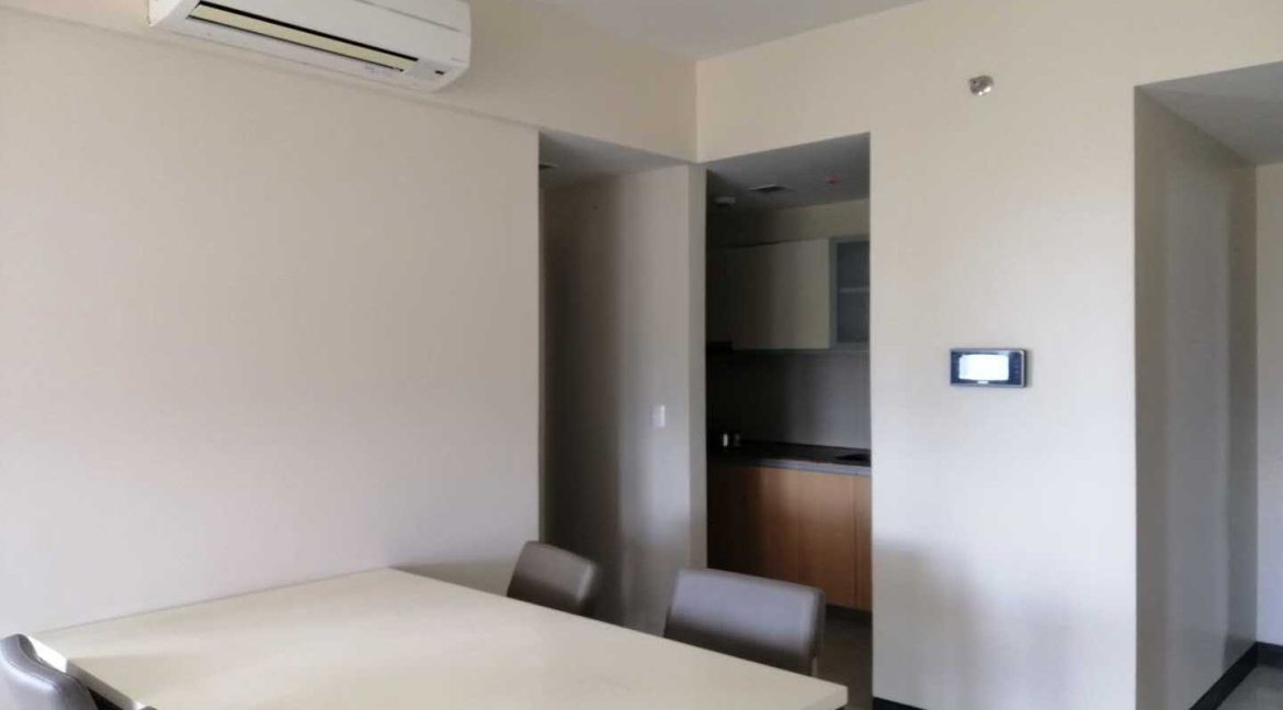 mactan-rent-47-8-newtown-1br-4-living1