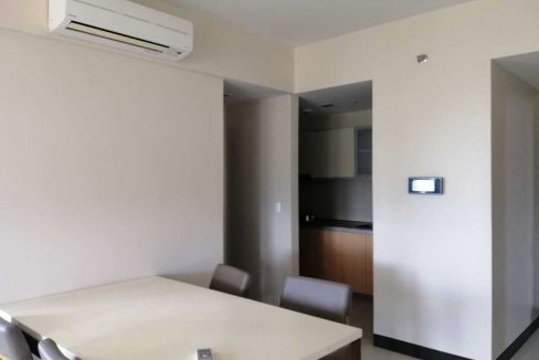 mactan-rent-47-8-newtown-1br-4-living1